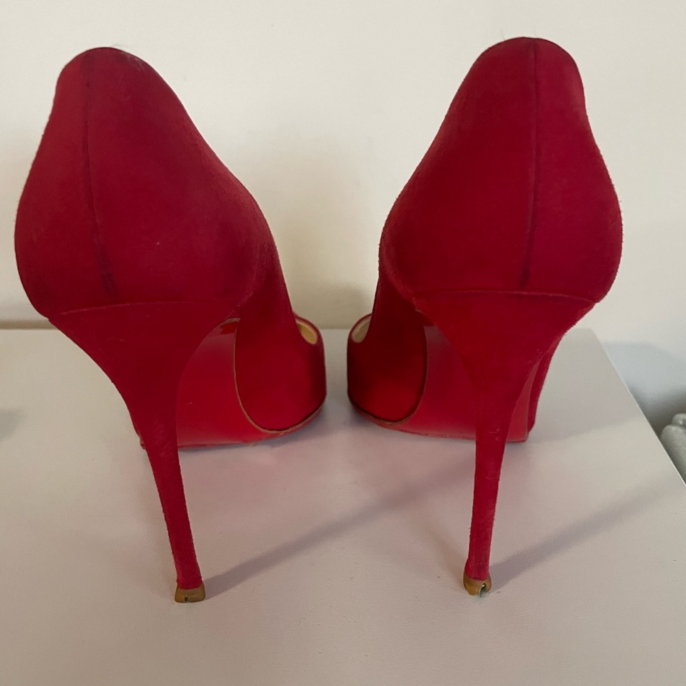 Christian Louboutin suede Red Pointed Toe Heels - Picture 5 of 8